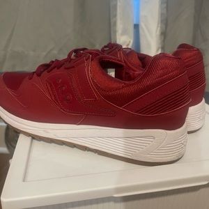 Red Saucony Grid 8500